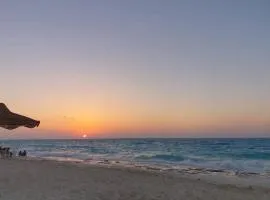 شالية يري البحر بقرية البوسيت السياحية بمدينة العلمين الساحل الشمالي قبل مريناSea view chalet in El Bousit tourist village in El Alamein city, North Coast, before Marina