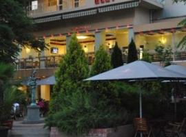 Heat Complex Family Hotel, hotel in Peshtera