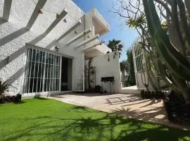 Relaxing Escape, Cozy Terrace Studio BRAVO's House
