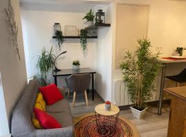 Charmant appartement proche du centre ville、カーンのホテル