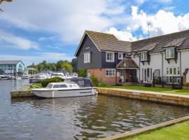 Nightingale, villa in Wroxham