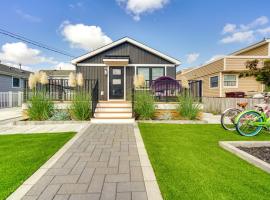 Renovated Seaside Park Cottage Steps to Beach!, hotel di Seaside Park