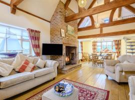Crows Nest, pet-friendly hotel in Wells next the Sea