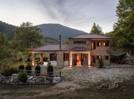 Hidden Stone Chalet, хотел с паркинг в Зарукла