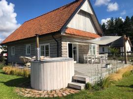 Dom z Bieszczad na Kaszubach - całoroczny dom z balią ogrodową – willa w mieście Czeczewo