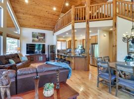 Inviting Pinetop Home with Fireplaces and Large Deck!, hotel in Indian Pine