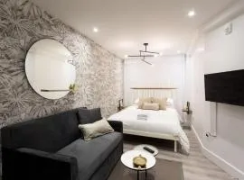 6768 - 102 Cozy and Fresh Mini Studio with kitchen by Denstays