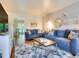 Ideally Located High Point Condo with Patio!, apartment in High Point