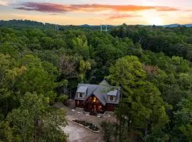 Sherwood Chateau - Luxury 4-King Bedroom Cabin - Sleeps 16 - Hot Tub - 1000 sq ft Deck - Secluded Near Lake and Forest Broken Bow Hochatown