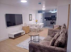 Big spacious 4 Bed House Romford London: Harold Wood şehrinde bir otel