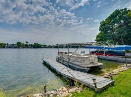Lakefront Wisconsin Escape with Boat Dock and Kayaks!, hotel in Oconomowoc