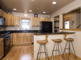 Deer Run Condo - 12 Blacktail Buck, hotel in Big Sky