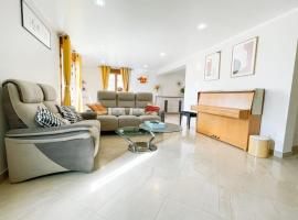 #FW The House of Sunny Gardens, hotel i Saint-Ismier