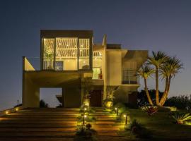 Casa alto padrão as margens da represa de Avaré., hotel in Itaí