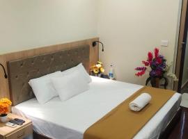 Hotel Amutham, huoneisto kohteessa Tiruchirappalli