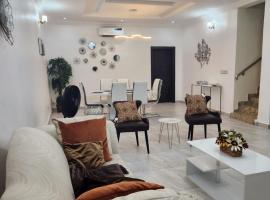 Dvyne Luxury Home, cabaña o casa de campo en Ikeja