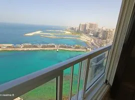 Gleem Luxury Condo Direct Sea view G18、アレクサンドリアのコンドミニアム