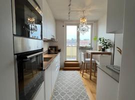 Sky view apartment, Stockholm, hotell i Solna