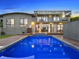 Miss Maude Mt Martha with pool and spa