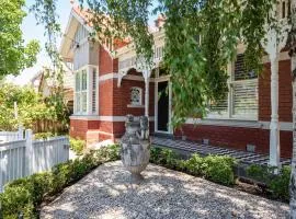 Stylish Contemporary Retreat St Kilda