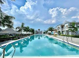 Torres Farm Resort powered by Cocotel, курортный отель в городе Naic