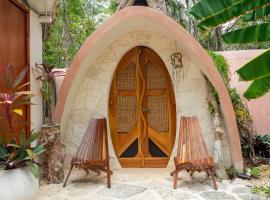 Room in Lodge - Ecolush Couple Mayan Dome cenote Bikes, hotel in Tulum