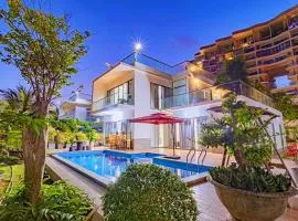 Aria Resort R9