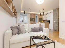 Spacious Lodygowa Apartment Ideal for Families by Renters, căn hộ ở Warsaw