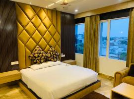 HolidayVilla-A Residential Boutique Hotel-Newly Renovated, hotelli kohteessa Amritsar lähellä maamerkkiä Narula's Mall