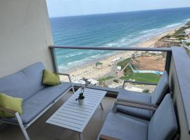 Luxury Sea View Apartment, hotel cerca de Gazebbo Beach Club, Herzliya