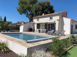 Villa Andrée avec piscine à proximité de la mer, hotell i Saint-Cyr-sur-Mer