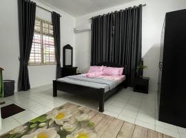 Homestay MamaTwinz, musslimstay, Parit Buntar, hotel in Parit Buntar