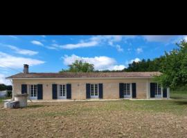 Maison CALME, hotel v mestu Lesparre-Médoc