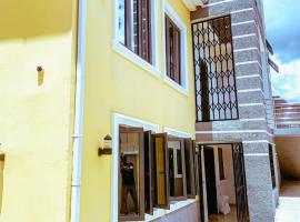 Select Elegant 3 Rooms 3 sized king-bed @ Abuja FCT, guest house in Abuja
