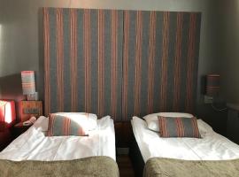 Grandiose Bear Hotel, hotel din Ballinasloe