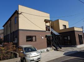 Midori Guesthouse&Hostel, guest house in Tsushima