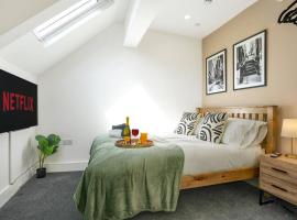 Central Buckingham Apartment #2 with Free Parking, Pool Table, Fast Wifi and Smart TV with Netflix by Yoko Property, hotel in Buckingham