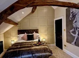 Hamilton-The Cruck Luxury Let