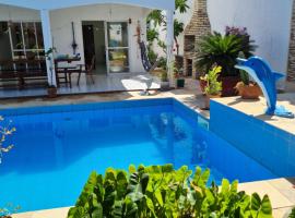 Casa com piscina 300 M Broadway Canoa quebrada，卡諾格布拉達的飯店