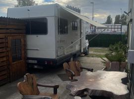 Caravane, camping à Massy