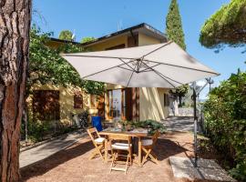 Apartment Il Giglio by Interhome, Hotel in Dogana
