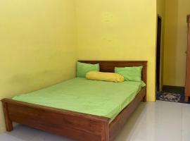 OYO Life 93036 Eddy Homestay Syariah, hotel s parkováním v destinaci Lamongan