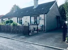PondeROSEa Cottage Free Gated Parking M1 & City location, wood stove