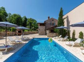 Holiday Houses Luan, villa in Poreč