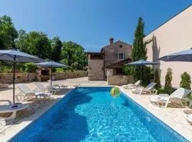 Holiday Houses Luan