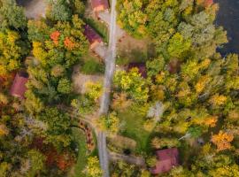 Lakepoint Cottage Resort, hotel cerca de Bonnechere Provincial Park, Killaloe Station