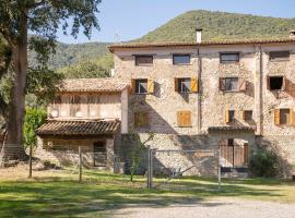 El Lledoner: Sant Jaume de Llierca'da bir otoparklı otel