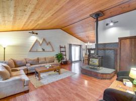 Creekside Cabin Easy Access to i-70 and Slopes!, casa o chalet en Dumont