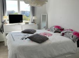 Chez moi à côté du Groupama stadium, hotel v destinaci Décines-Charpieu