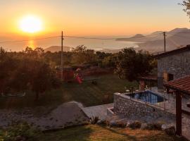 Old stone house with swimming pool Etno House Perazic, hotel u Baru